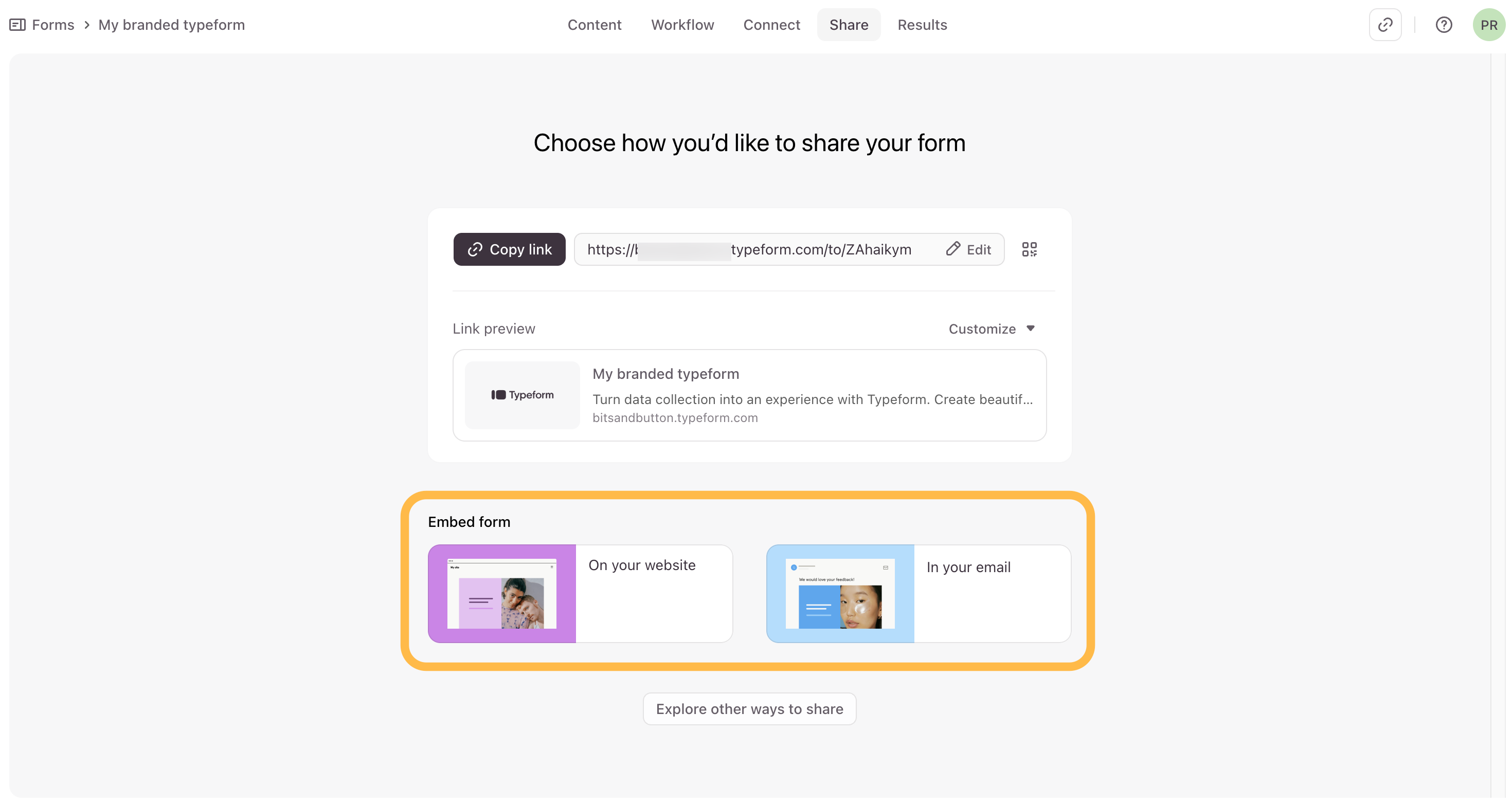 La mise en page de la section d'intégration dans le panneau Partager montrant les options pour les sites Web et les e-mails.
